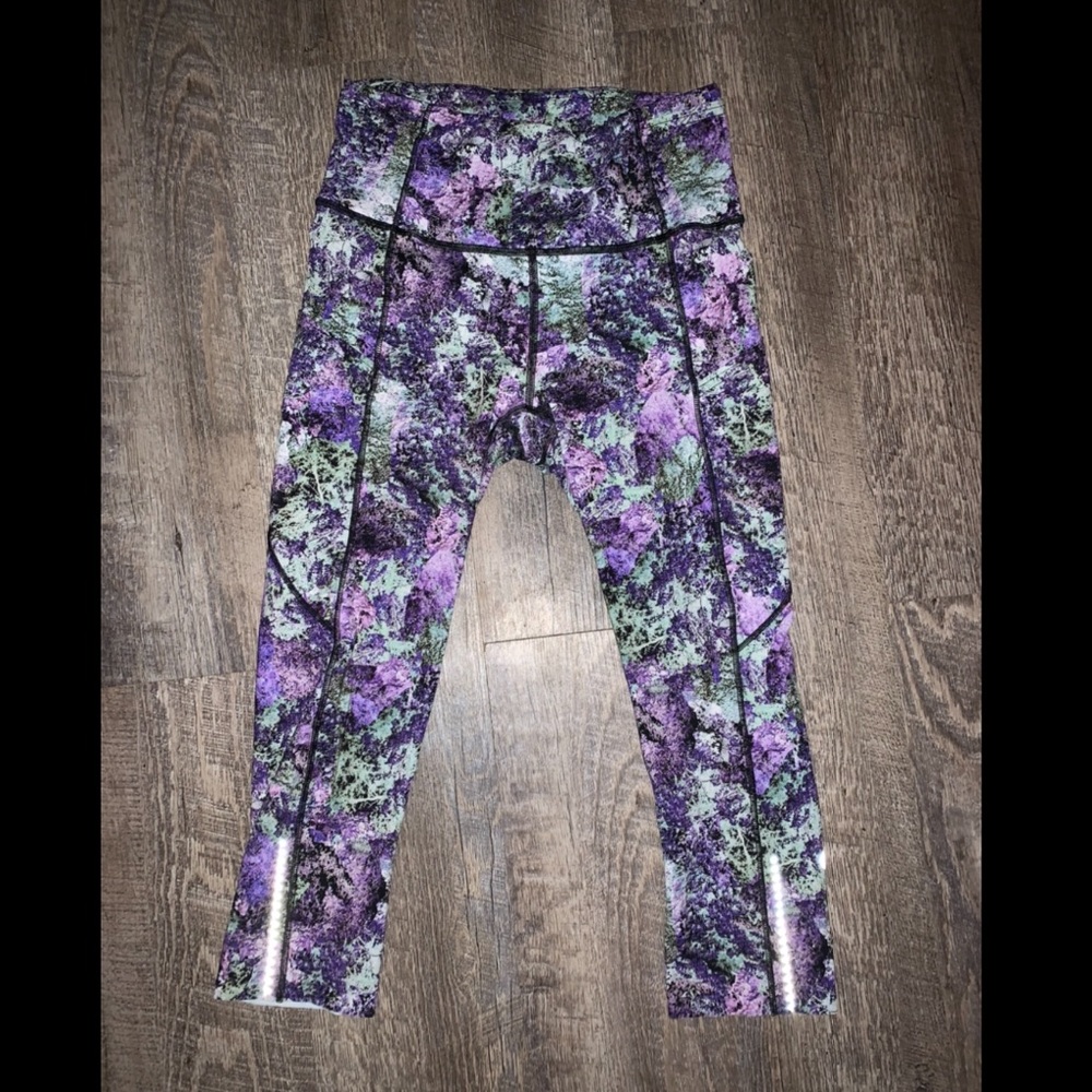 Lululemon cropped leggings with pockets!